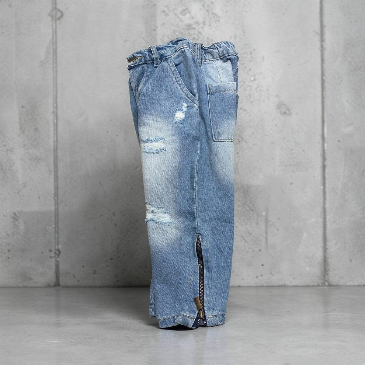 Side Zipper Distressed Jeans